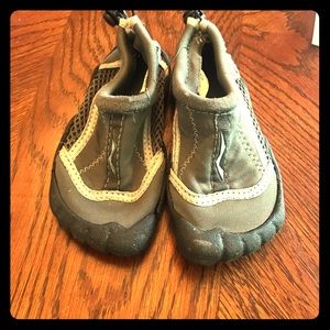Toddler boy water shoe size 10